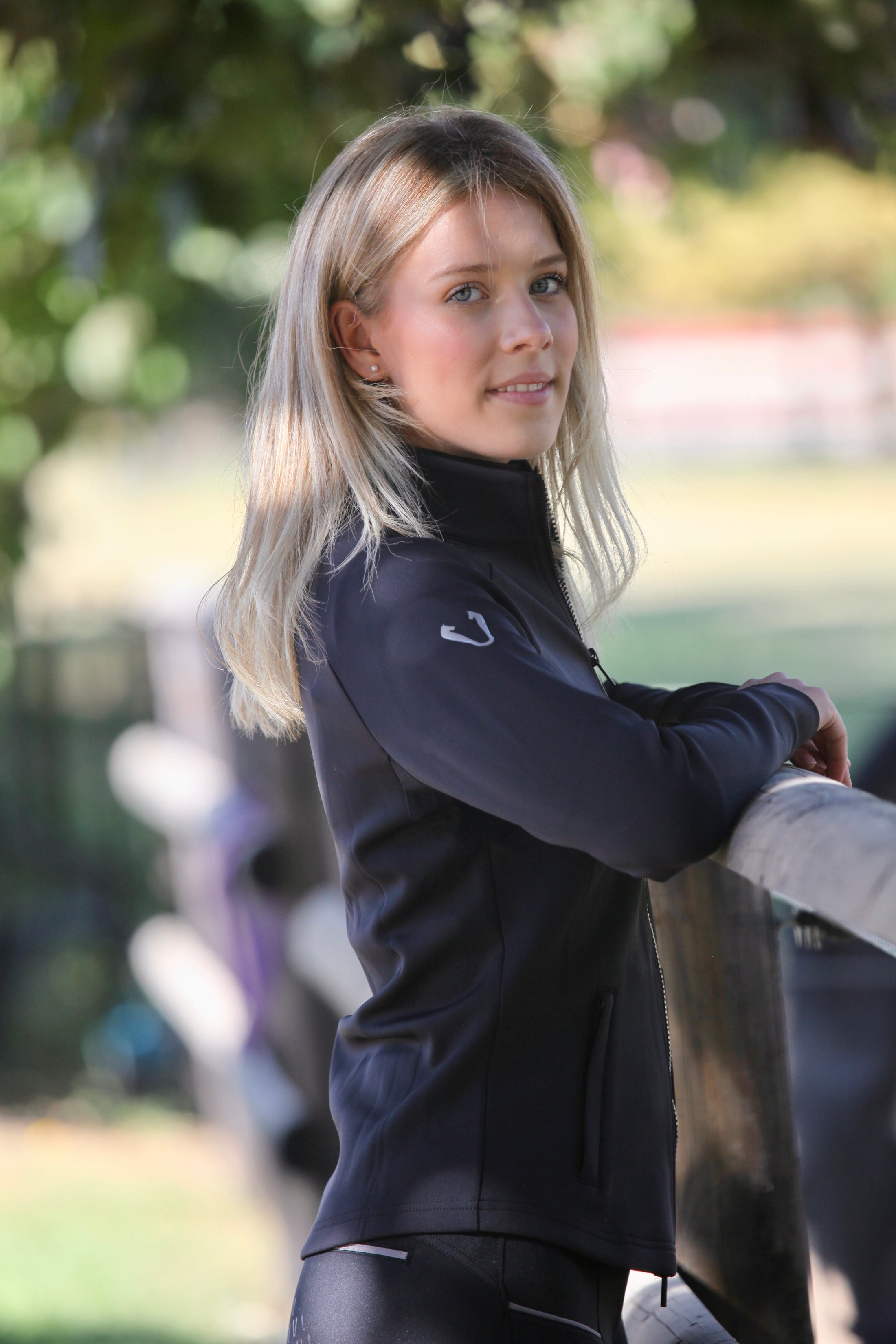 Vengoh Lily Vest Black