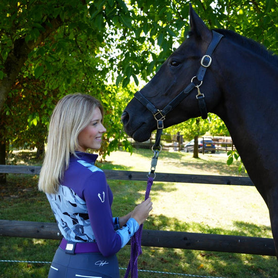 Coupe ajustée et design sportif sur top technique d'équitation Vengoh Azalea Purple Violet
